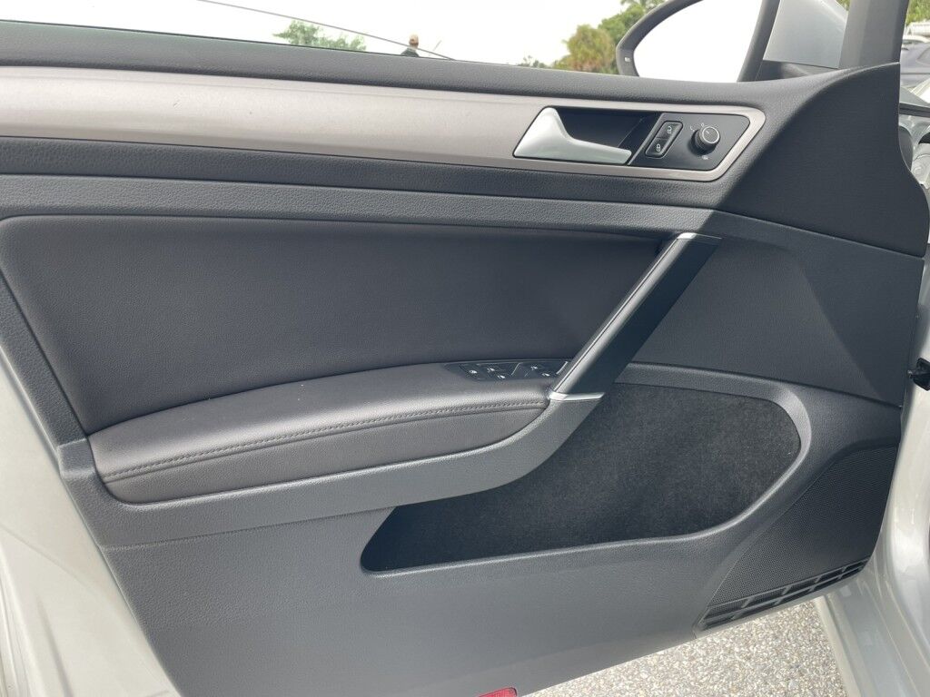 2015 Volkswagen e-Golf SEL PREMIUM~ELECTRIC~LOW MILES!!!~ONLINE FINANCE AND SHIPPING AVAILABLE!!!!! Sarasota FL