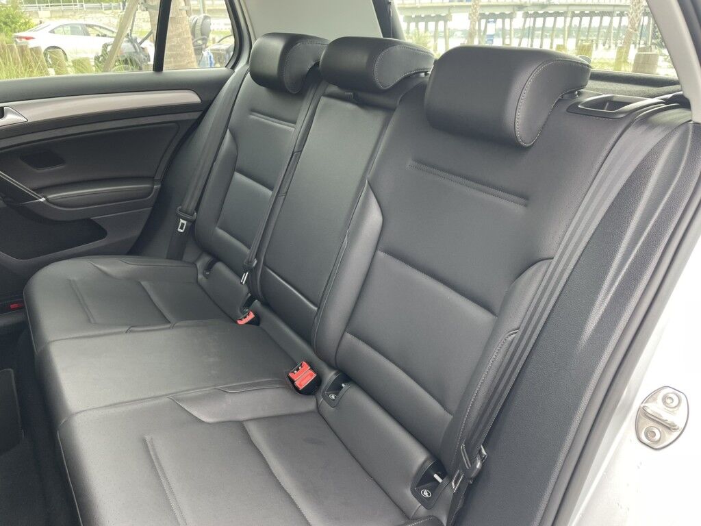 2015 Volkswagen e-Golf SEL PREMIUM~EXCELLENT CONDITION~LOW MILES~BLUETOOTH~HEATED SEATS~NAVIGATION~REARVIEW CAMERA Sarasota FL