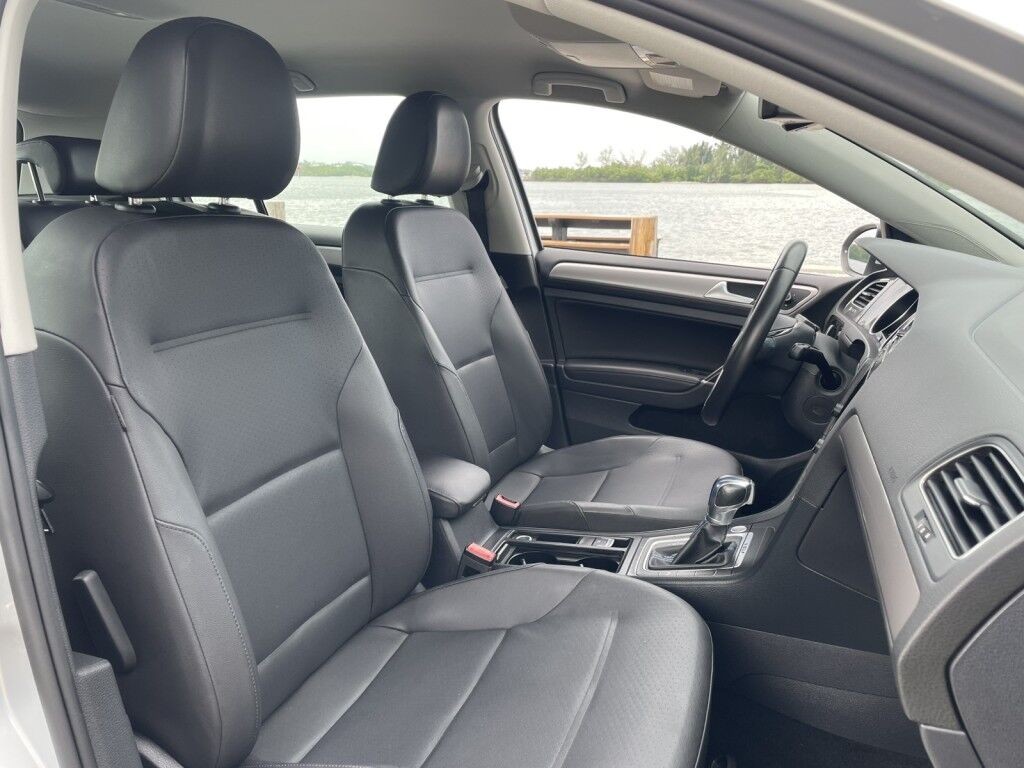 2015 Volkswagen e-Golf SEL PREMIUM~EXCELLENT CONDITION~LOW MILES~BLUETOOTH~HEATED SEATS~NAVIGATION~REARVIEW CAMERA Sarasota FL