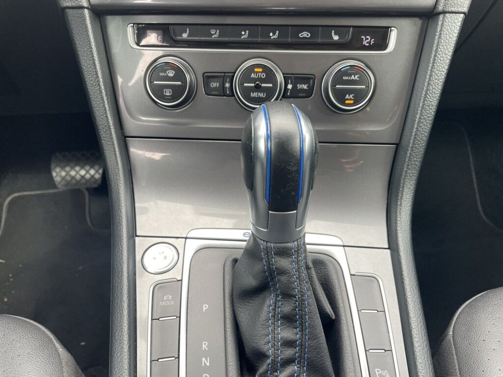 2015 Volkswagen e-Golf SEL PREMIUM~EXCELLENT CONDITION~LOW MILES~BLUETOOTH~HEATED SEATS~NAVIGATION~REARVIEW CAMERA Sarasota FL