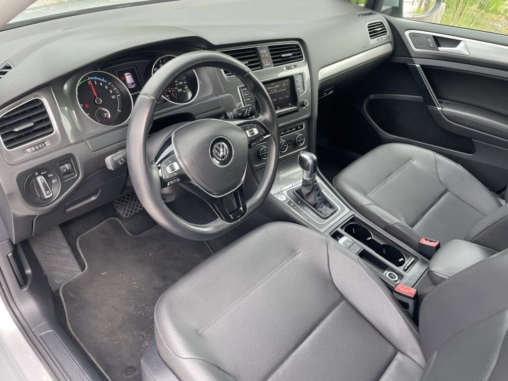 2015 Volkswagen e-Golf SEL PREMIUM~EXCELLENT CONDITION~LOW MILES~BLUETOOTH~HEATED SEATS~NAVIGATION~REARVIEW CAMERA Sarasota FL
