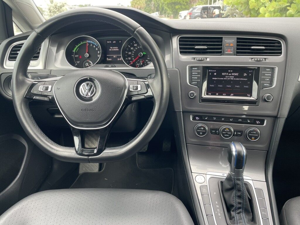 2015 Volkswagen e-Golf SEL PREMIUM~EXCELLENT CONDITION~LOW MILES~BLUETOOTH~HEATED SEATS~NAVIGATION~REARVIEW CAMERA Sarasota FL