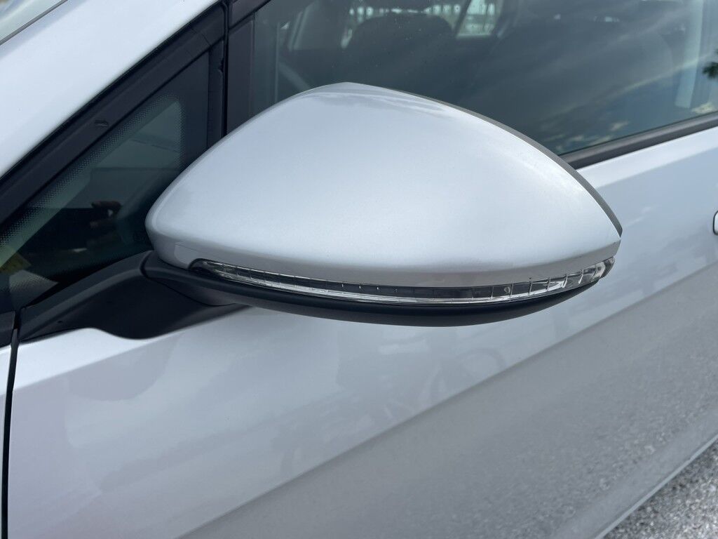 2015 Volkswagen e-Golf SEL PREMIUM~EXCELLENT CONDITION~LOW MILES~BLUETOOTH~HEATED SEATS~NAVIGATION~REARVIEW CAMERA Sarasota FL