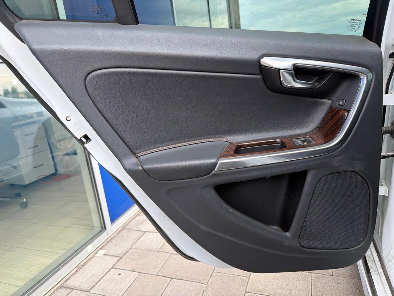 2015 Volvo V60 Cross Country T5 Platinum Bend OR