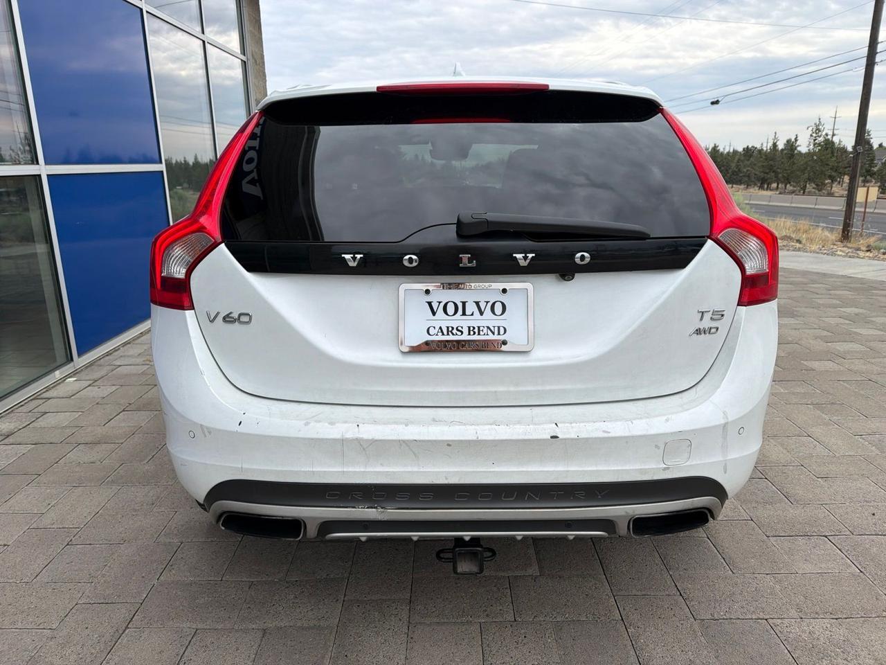2015 Volvo V60 Cross Country T5 Platinum Bend OR