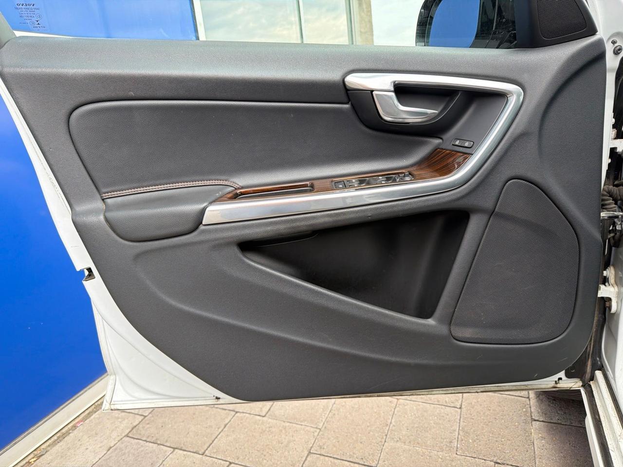 2015 Volvo V60 Cross Country T5 Platinum Bend OR