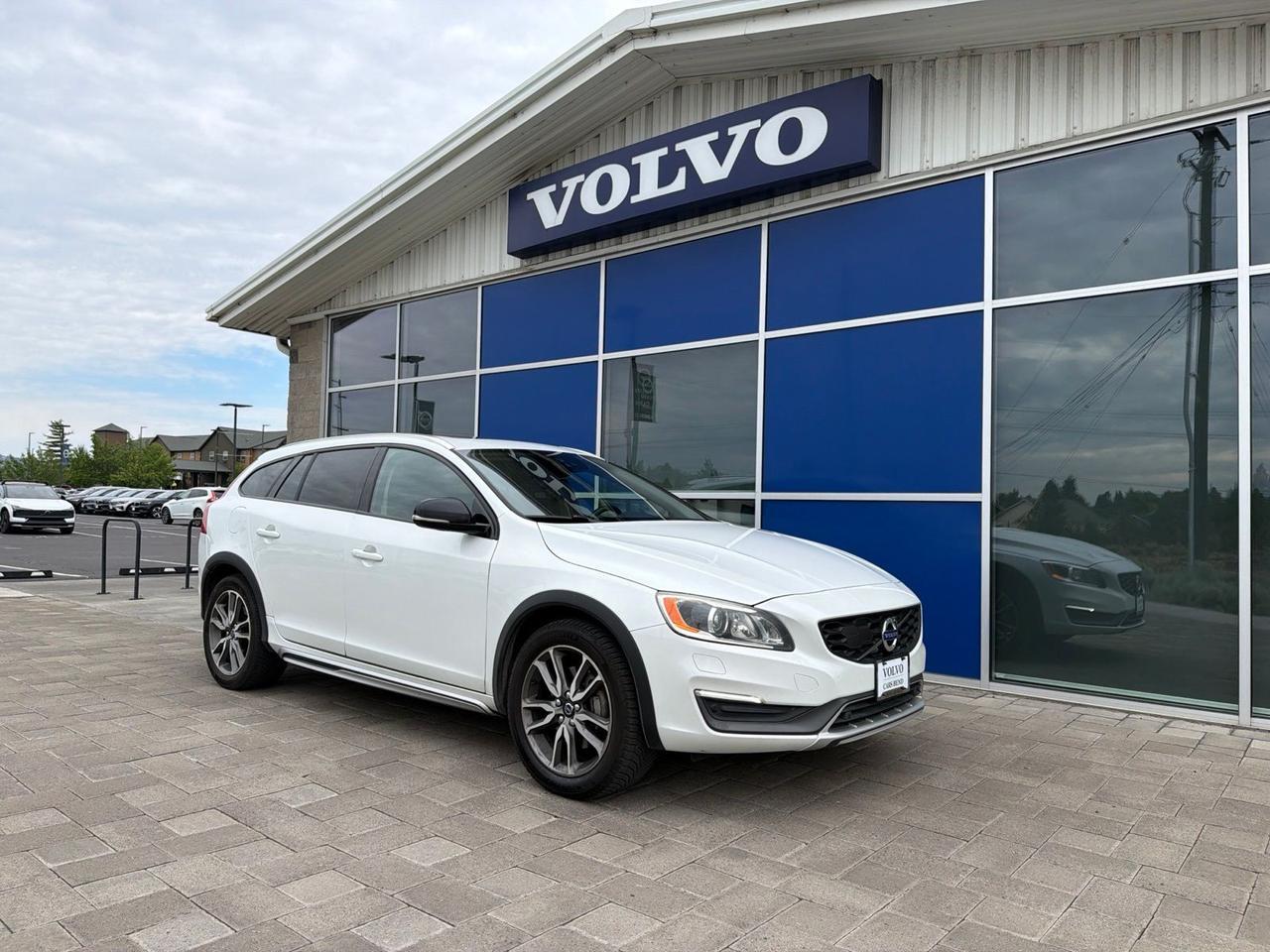 2015 Volvo V60 Cross Country T5 Platinum