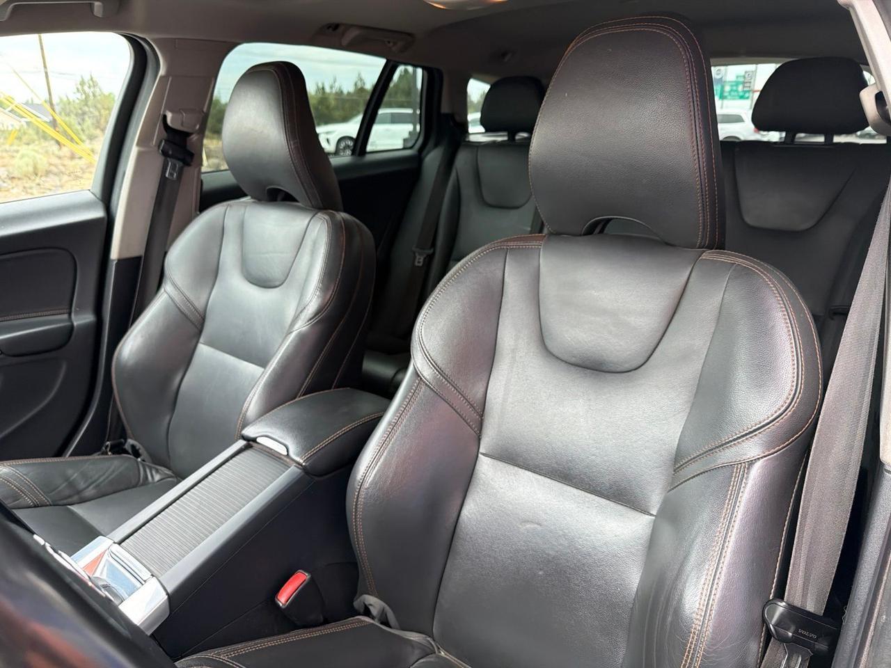 2015 Volvo V60 Cross Country T5 Platinum Bend OR