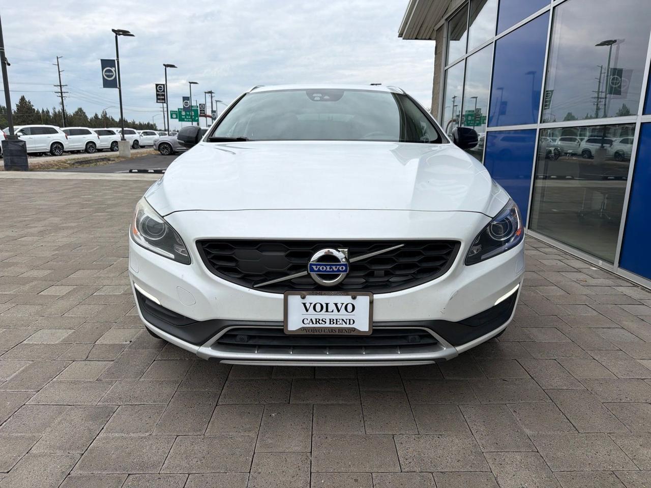 2015 Volvo V60 Cross Country T5 Platinum Bend OR