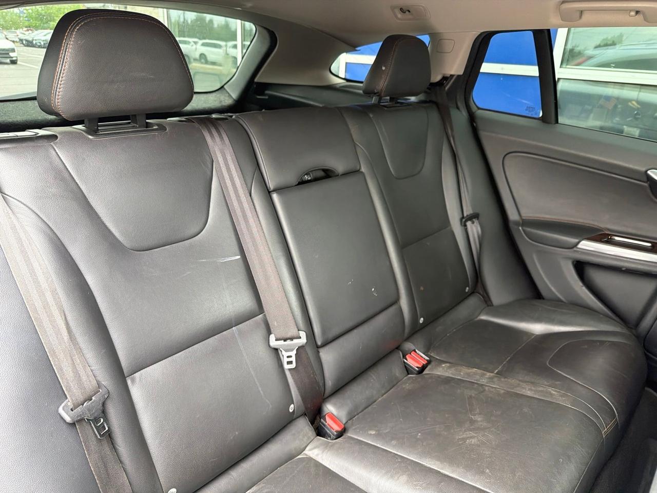 2015 Volvo V60 Cross Country T5 Platinum Bend OR