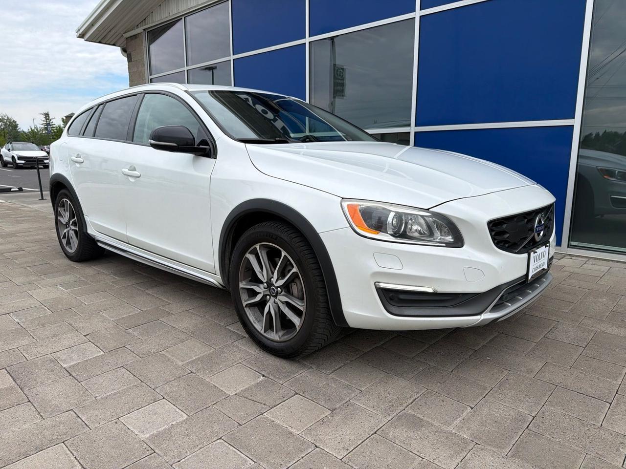 2015 Volvo V60 Cross Country T5 Platinum Bend OR