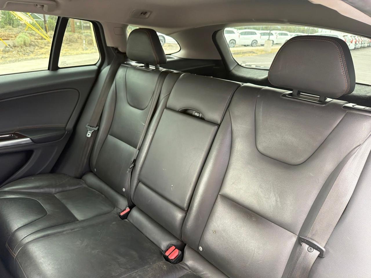 2015 Volvo V60 Cross Country T5 Platinum Bend OR