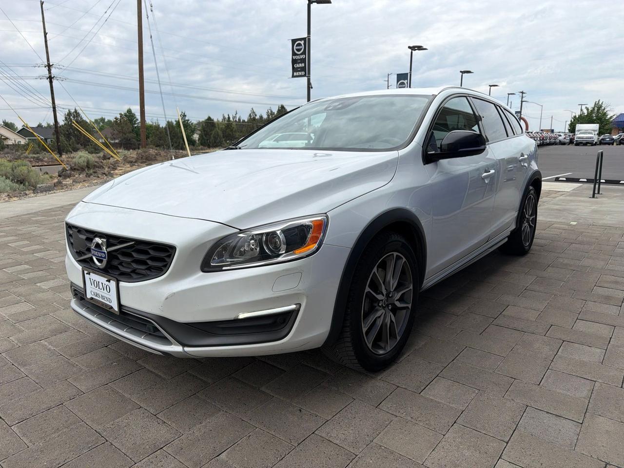 2015 Volvo V60 Cross Country T5 Platinum Bend OR
