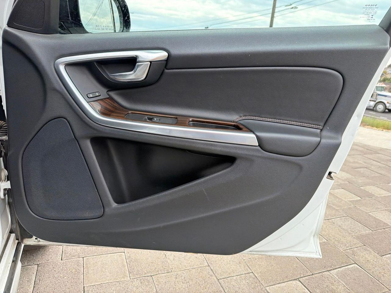 2015 Volvo V60 Cross Country T5 Platinum Bend OR
