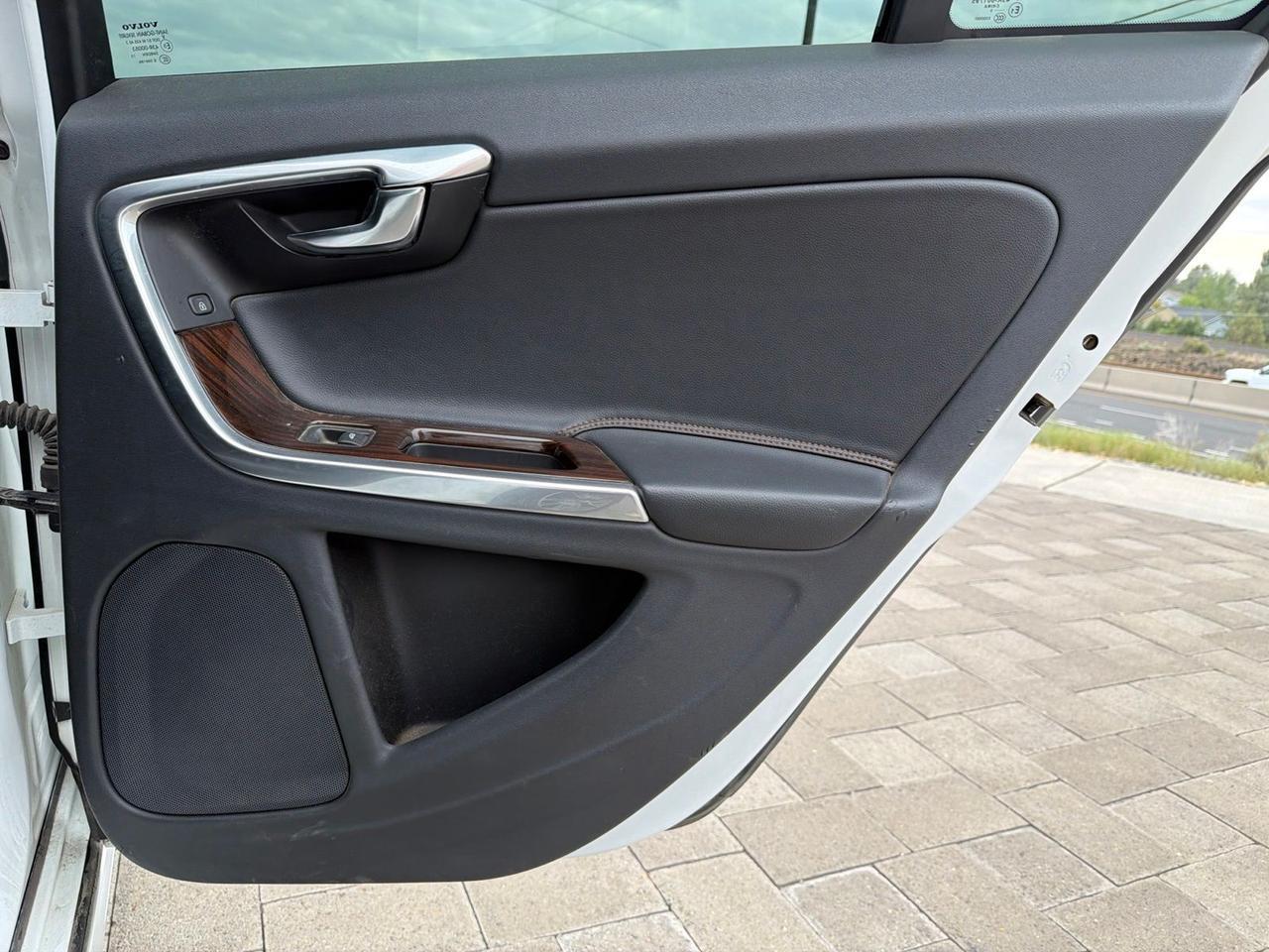 2015 Volvo V60 Cross Country T5 Platinum Bend OR
