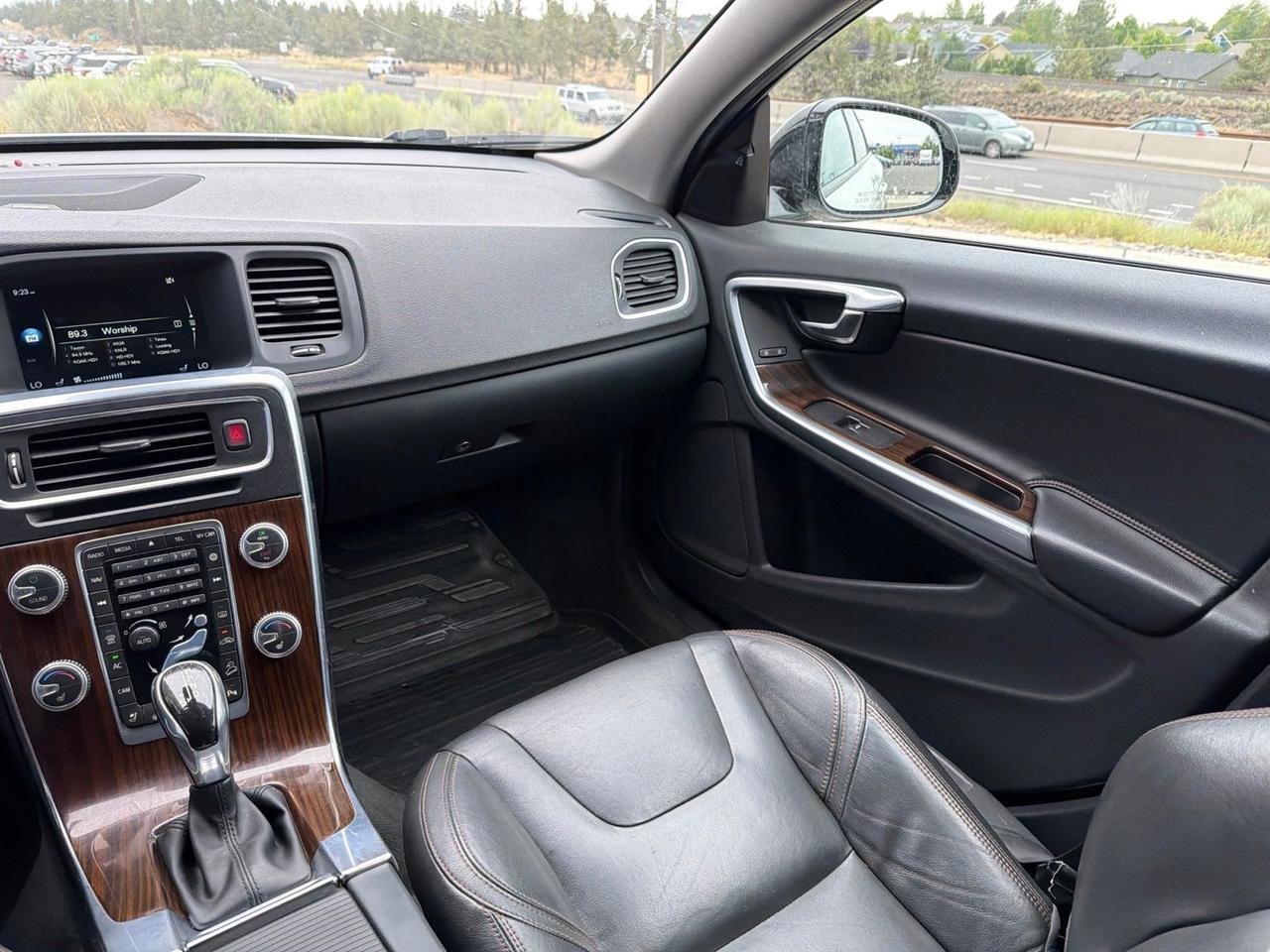 2015 Volvo V60 Cross Country T5 Platinum Bend OR