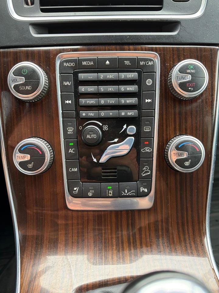 2015 Volvo V60 Cross Country T5 Platinum Bend OR