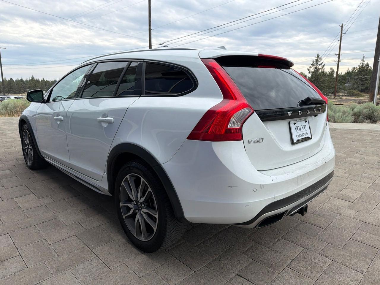 2015 Volvo V60 Cross Country T5 Platinum Bend OR