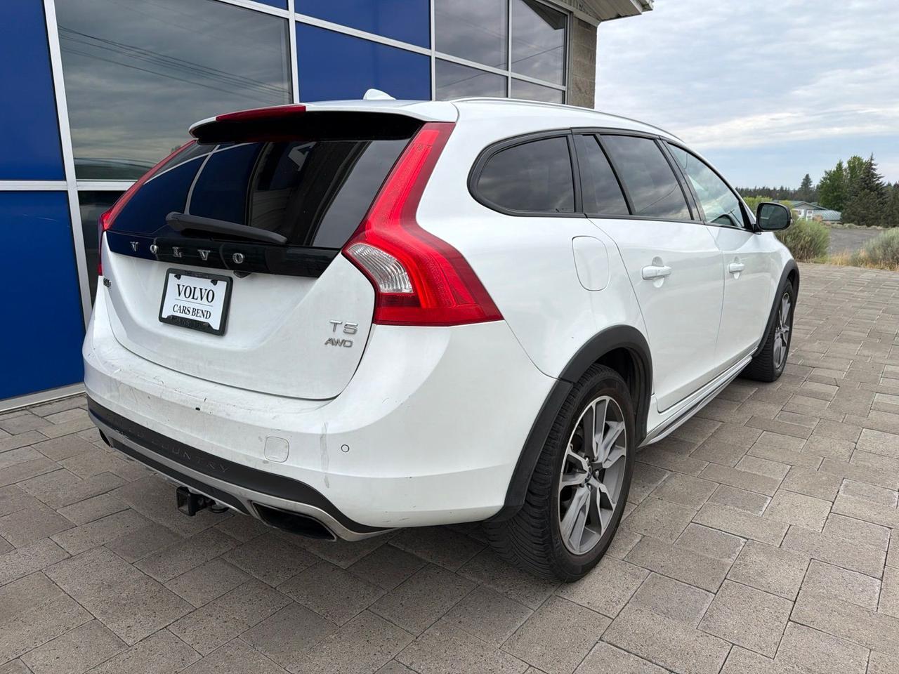 2015 Volvo V60 Cross Country T5 Platinum Bend OR