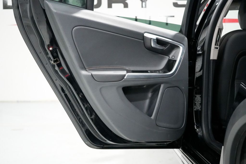 2015 Volvo V60 Cross Country T5 Platinum Tigard OR