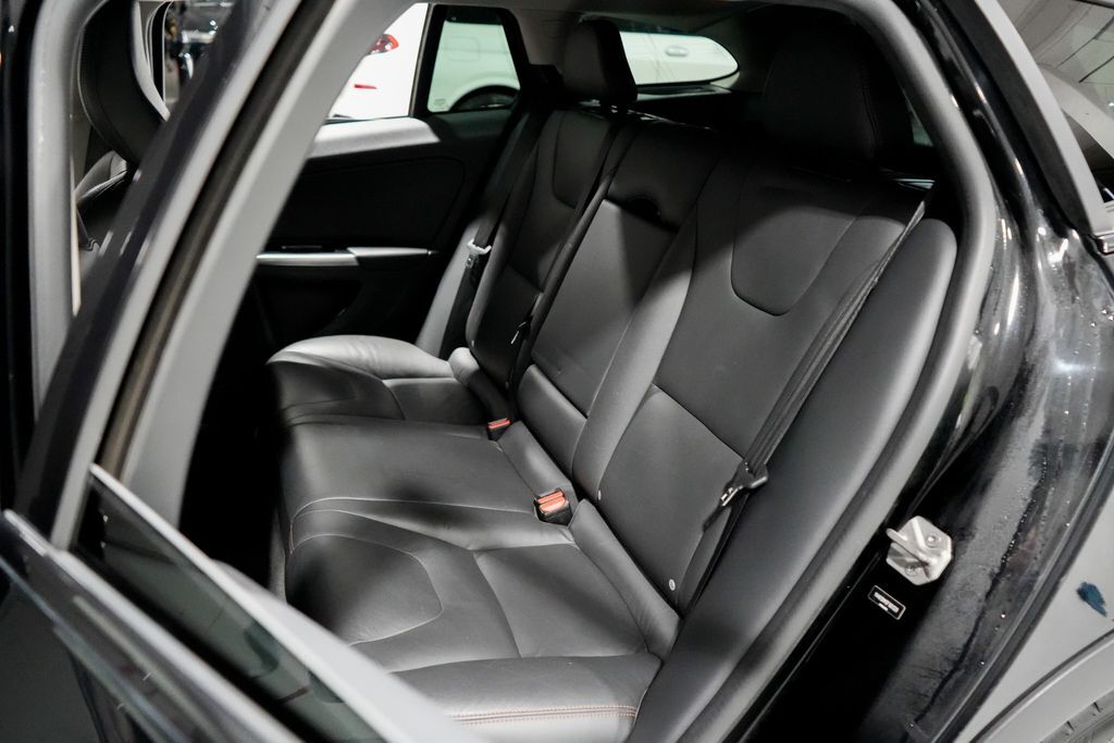 2015 Volvo V60 Cross Country T5 Platinum Tigard OR
