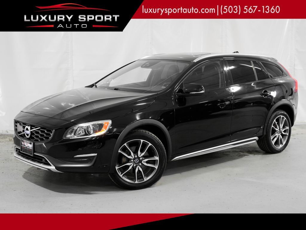 2015 Volvo V60 T5 Cross Country AWD Platinum's photo
