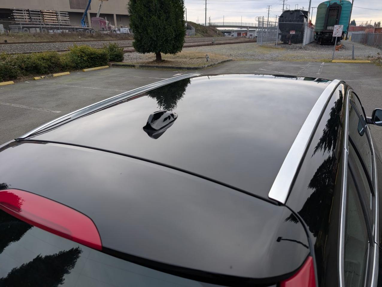 2015 Volvo V60 T5 Drive-E Platinum | HK Premium Audio, Adaptive Cruise, Lane Keep, BLIS, 4 Heated Seats & Htd Wheel Portland OR