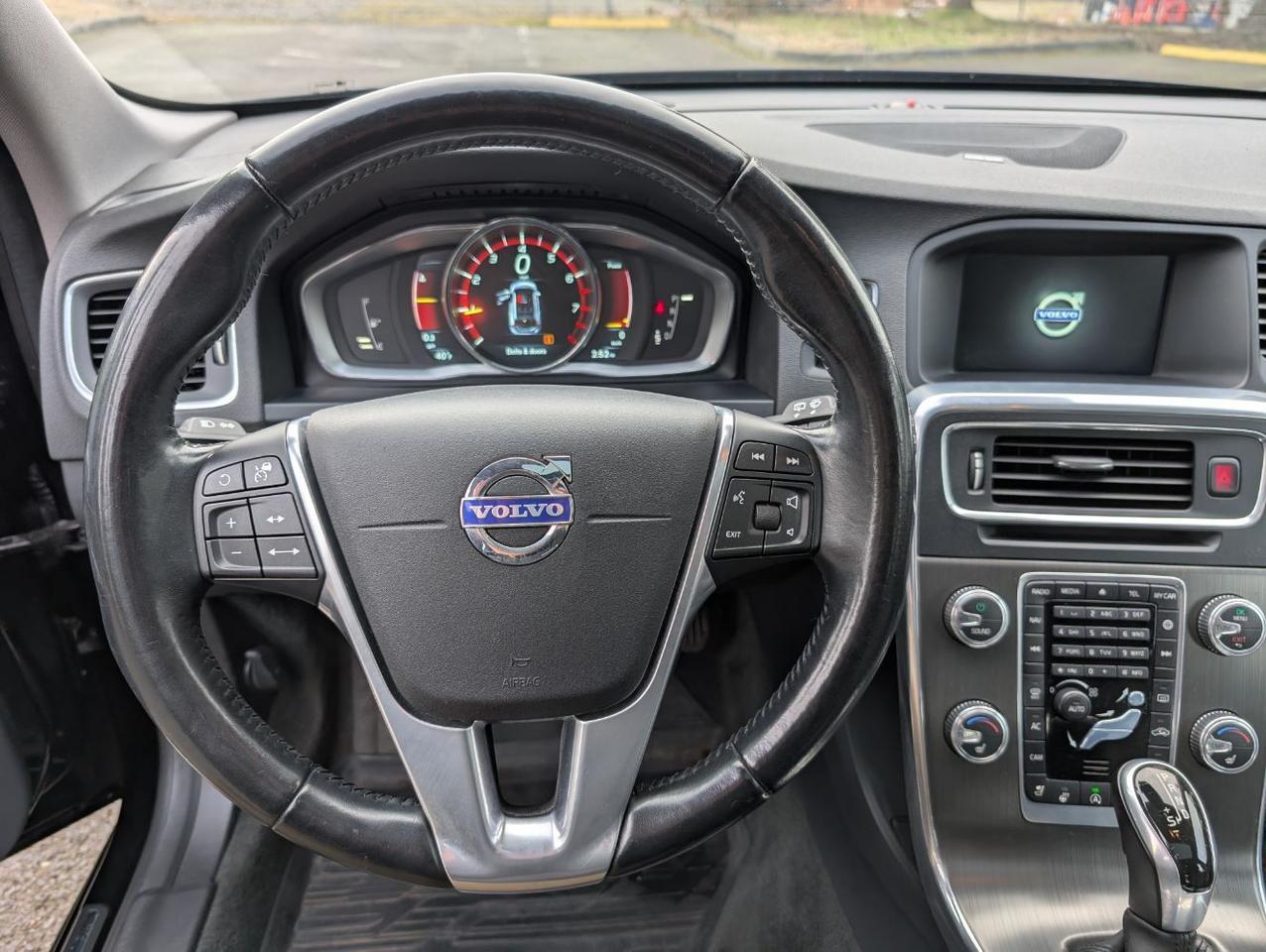 2015 Volvo V60 T5 Drive-E Platinum | HK Premium Audio, Adaptive Cruise, Lane Keep, BLIS, 4 Heated Seats & Htd Wheel Portland OR