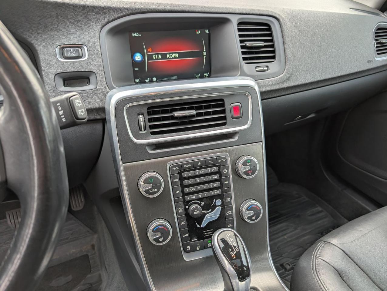 2015 Volvo V60 T5 Drive-E Platinum | HK Premium Audio, Adaptive Cruise, Lane Keep, BLIS, 4 Heated Seats & Htd Wheel Portland OR