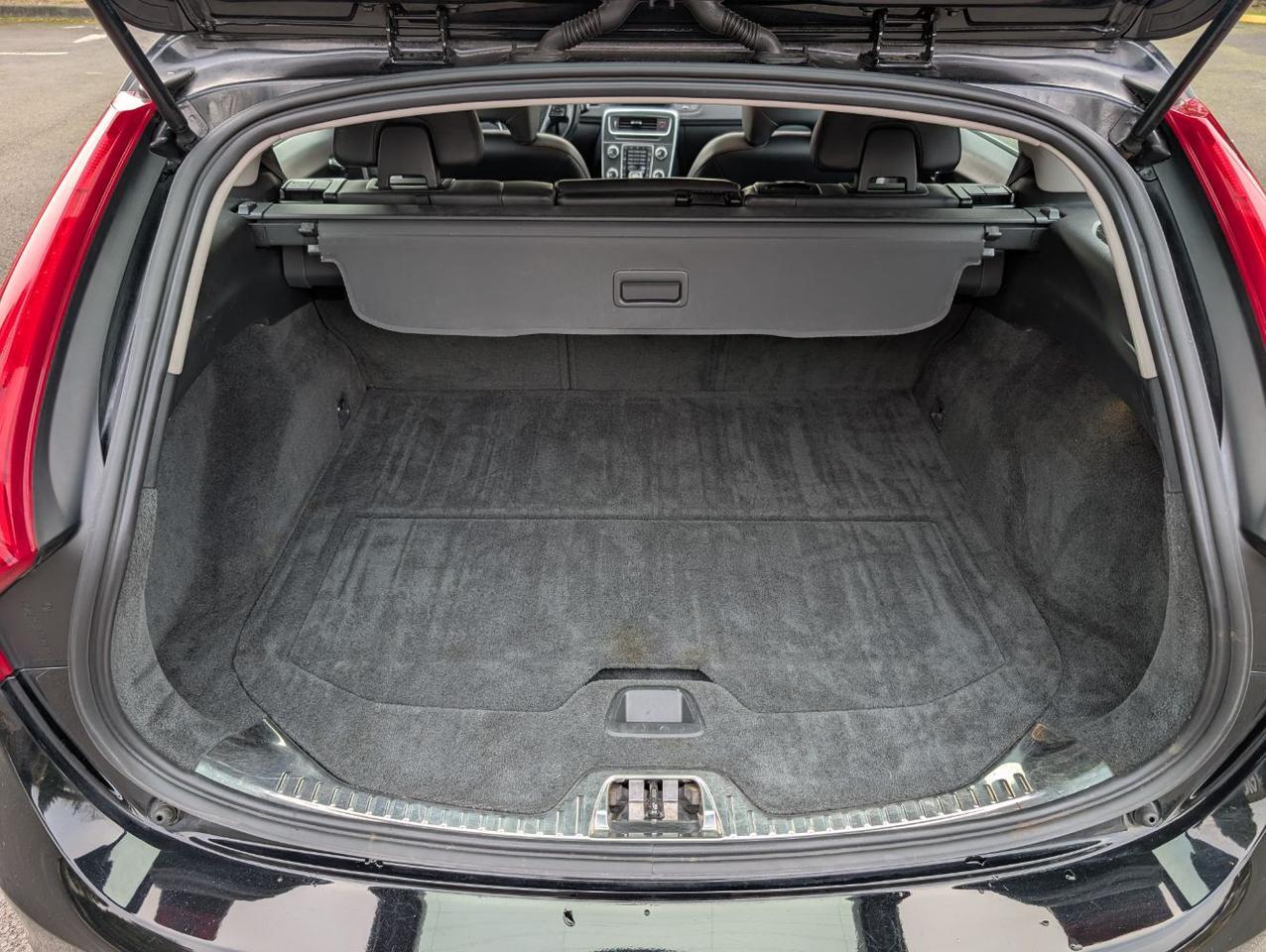 2015 Volvo V60 T5 Drive-E Platinum | HK Premium Audio, Adaptive Cruise, Lane Keep, BLIS, 4 Heated Seats & Htd Wheel Portland OR