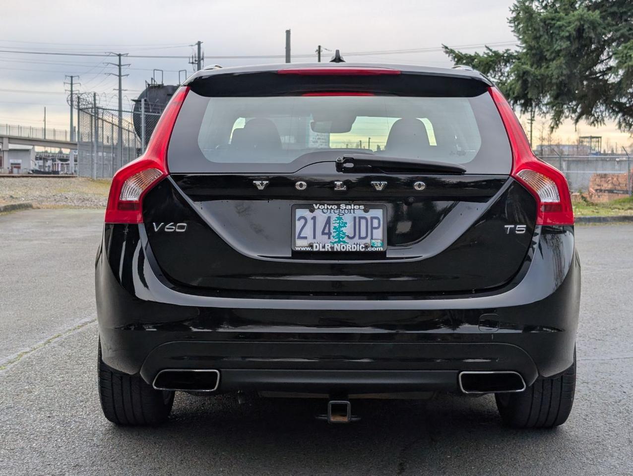 2015 Volvo V60 T5 Platinum w/Harman Kardon Sound, Adaptive Cruise, Lane Keep, 4 Heated Seats & Wheel Portland OR