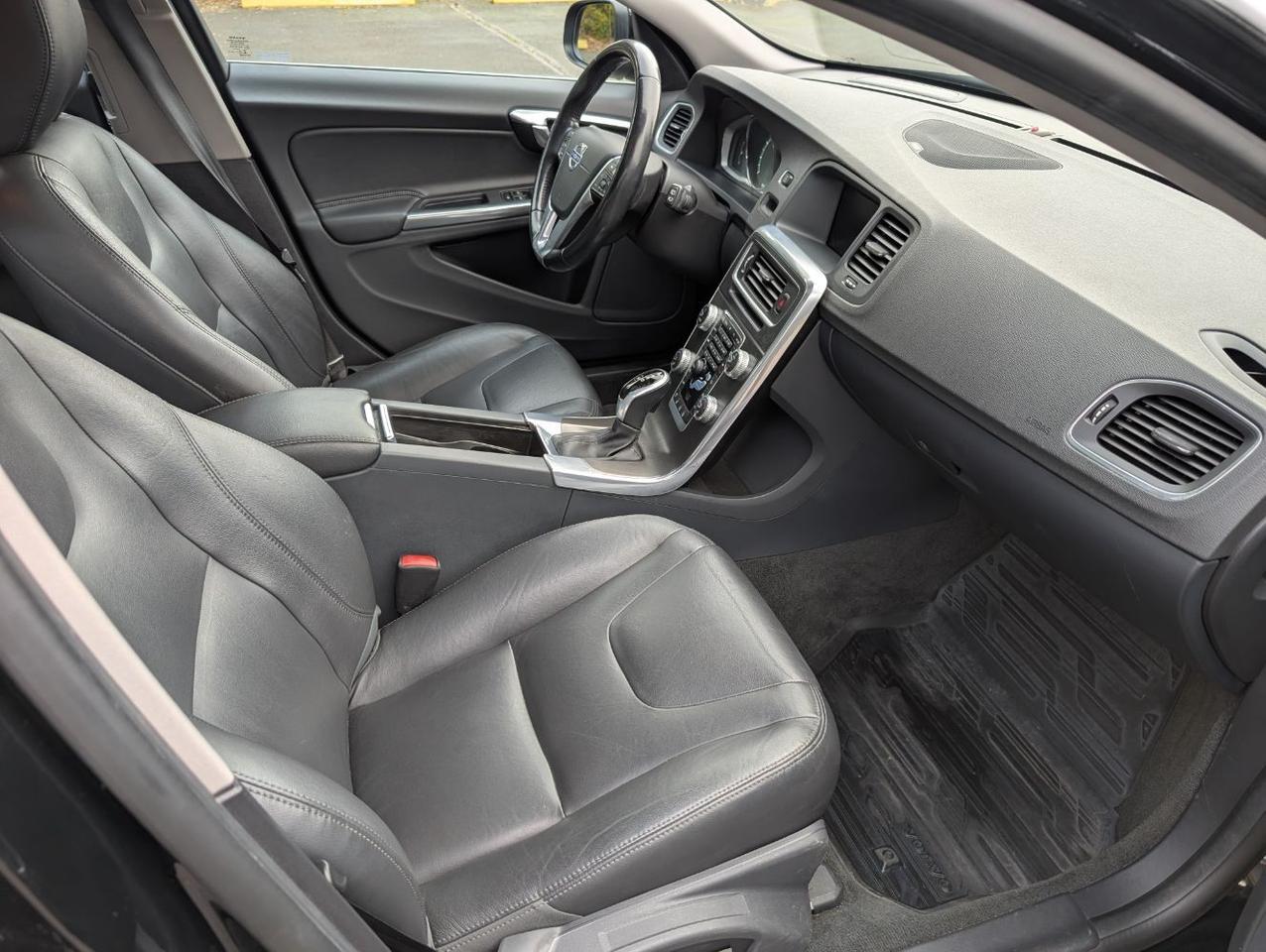 2015 Volvo V60 T5 Platinum w/Harman Kardon Sound, Adaptive Cruise, Lane Keep, 4 Heated Seats & Wheel Portland OR