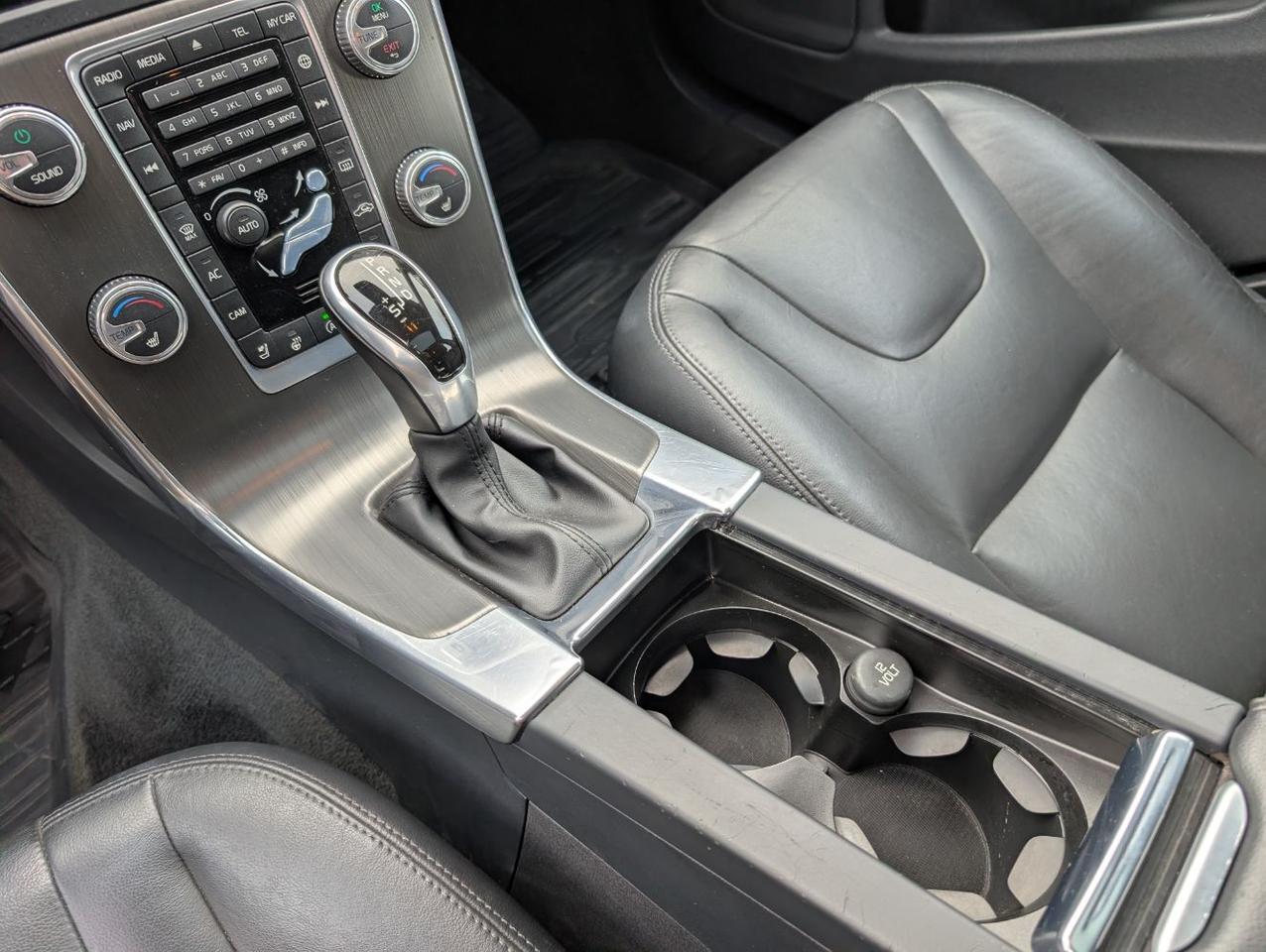 2015 Volvo V60 T5 Platinum w/Harman Kardon Sound, Adaptive Cruise, Lane Keep, 4 Heated Seats & Wheel Portland OR