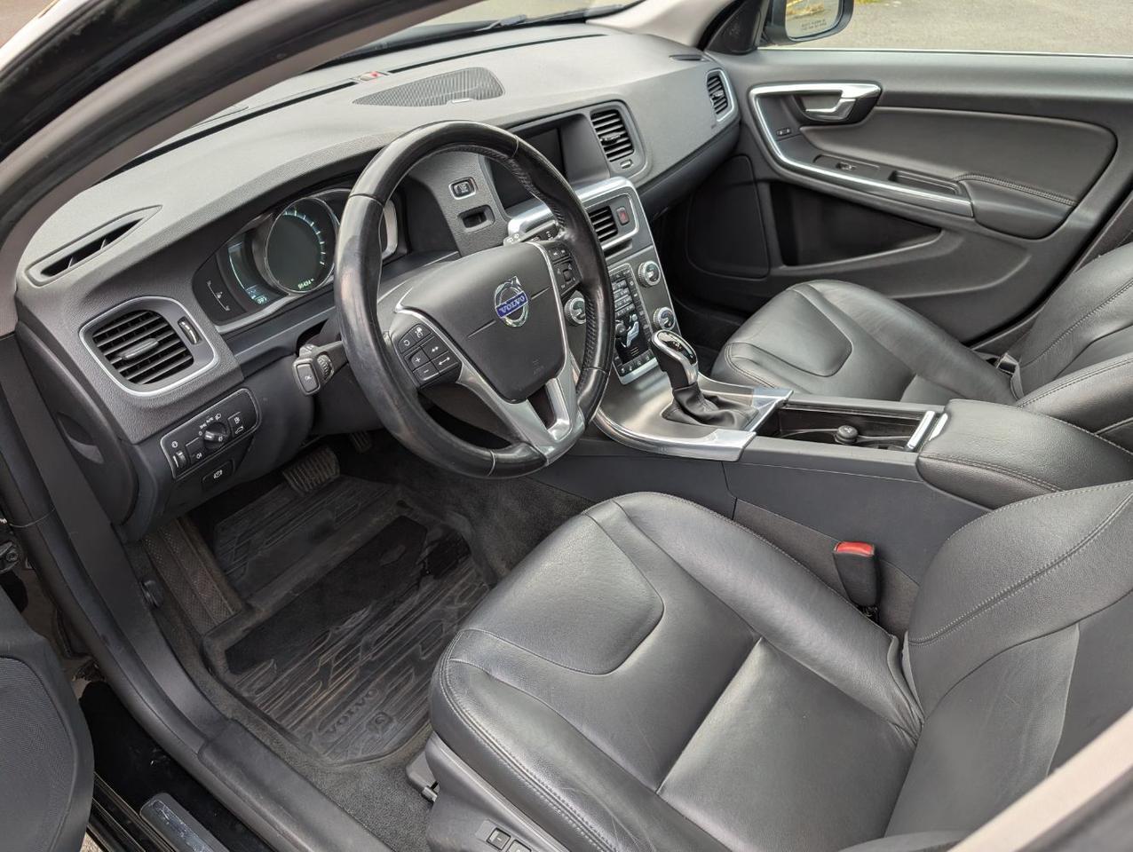 2015 Volvo V60 T5 Platinum w/Harman Kardon Sound, Adaptive Cruise, Lane Keep, 4 Heated Seats & Wheel Portland OR