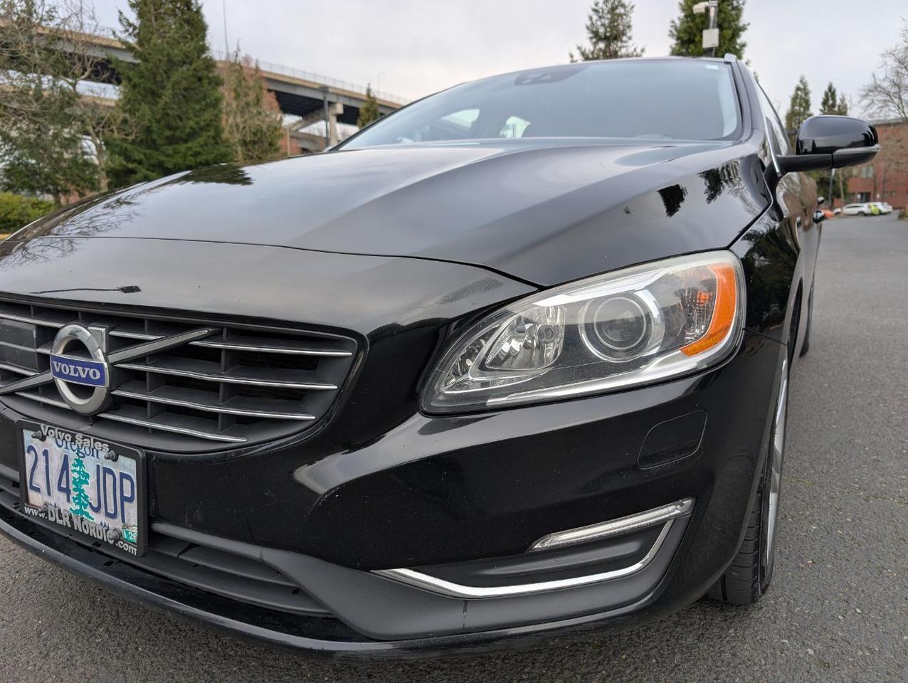 2015 Volvo V60 T5 Platinum w/Harman Kardon Sound, Adaptive Cruise, Lane Keep, 4 Heated Seats & Wheel Portland OR