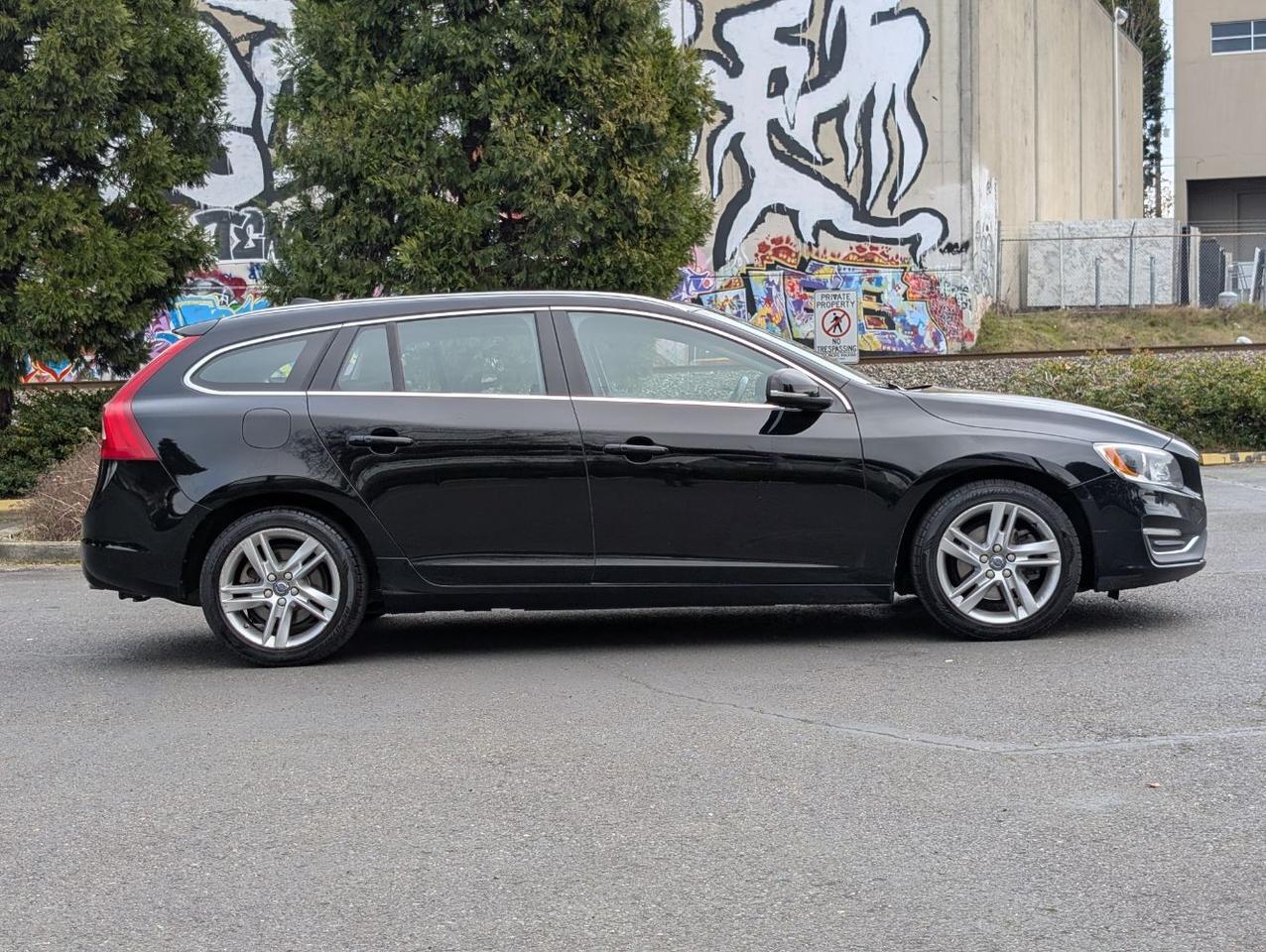 2015 Volvo V60 T5 Platinum w/Harman Kardon Sound, Adaptive Cruise, Lane Keep, 4 Heated Seats & Wheel Portland OR