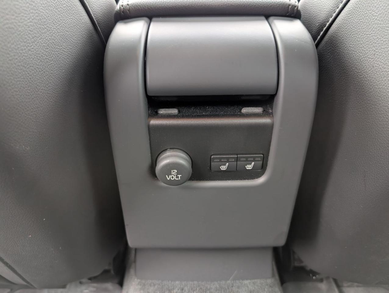 2015 Volvo V60 T5 Platinum w/High Performance Audio, Back Up Camera, BLIS, Leather Interior, 4 Heated Seats Portland OR