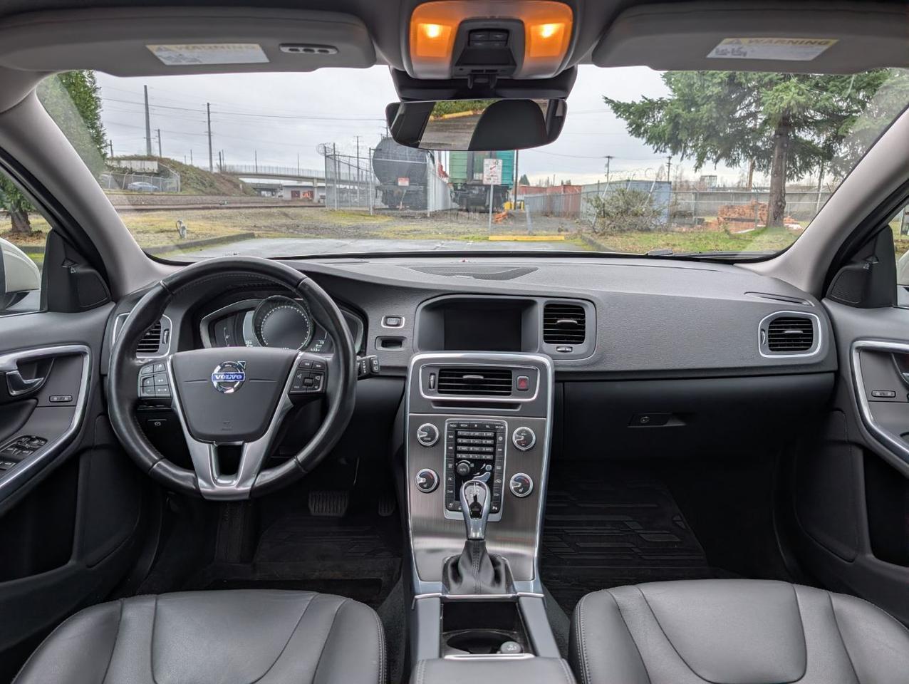 2015 Volvo V60 T5 Platinum w/High Performance Audio, Back Up Camera, BLIS, Leather Interior, 4 Heated Seats Portland OR