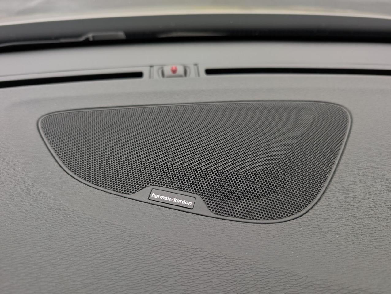 2015 Volvo V60 T5 Platinum w/High Performance Audio, Back Up Camera, BLIS, Leather Interior, 4 Heated Seats Portland OR