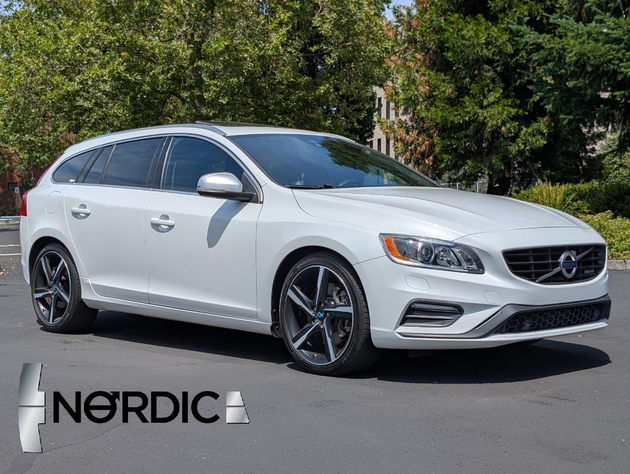 2015 Volvo V60 T6 AWD R-Design | 325hp In-Line 6cyl, High Performance Audio, Heated Seats