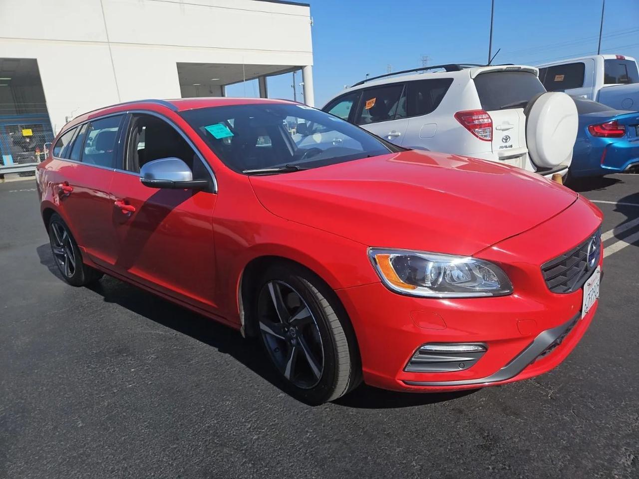 2015 Volvo V60 T6 AWD R-Design | 6cyl - 325hp, Premium Audio, Blind Spot Info, Bluetooth & Heated Nappa Leather Portland OR