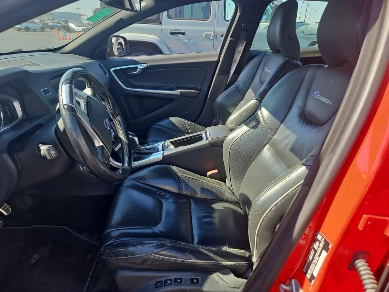 2015 Volvo V60 T6 AWD R-Design | 6cyl - 325hp, Premium Audio, Blind Spot Info, Bluetooth & Heated Nappa Leather Portland OR