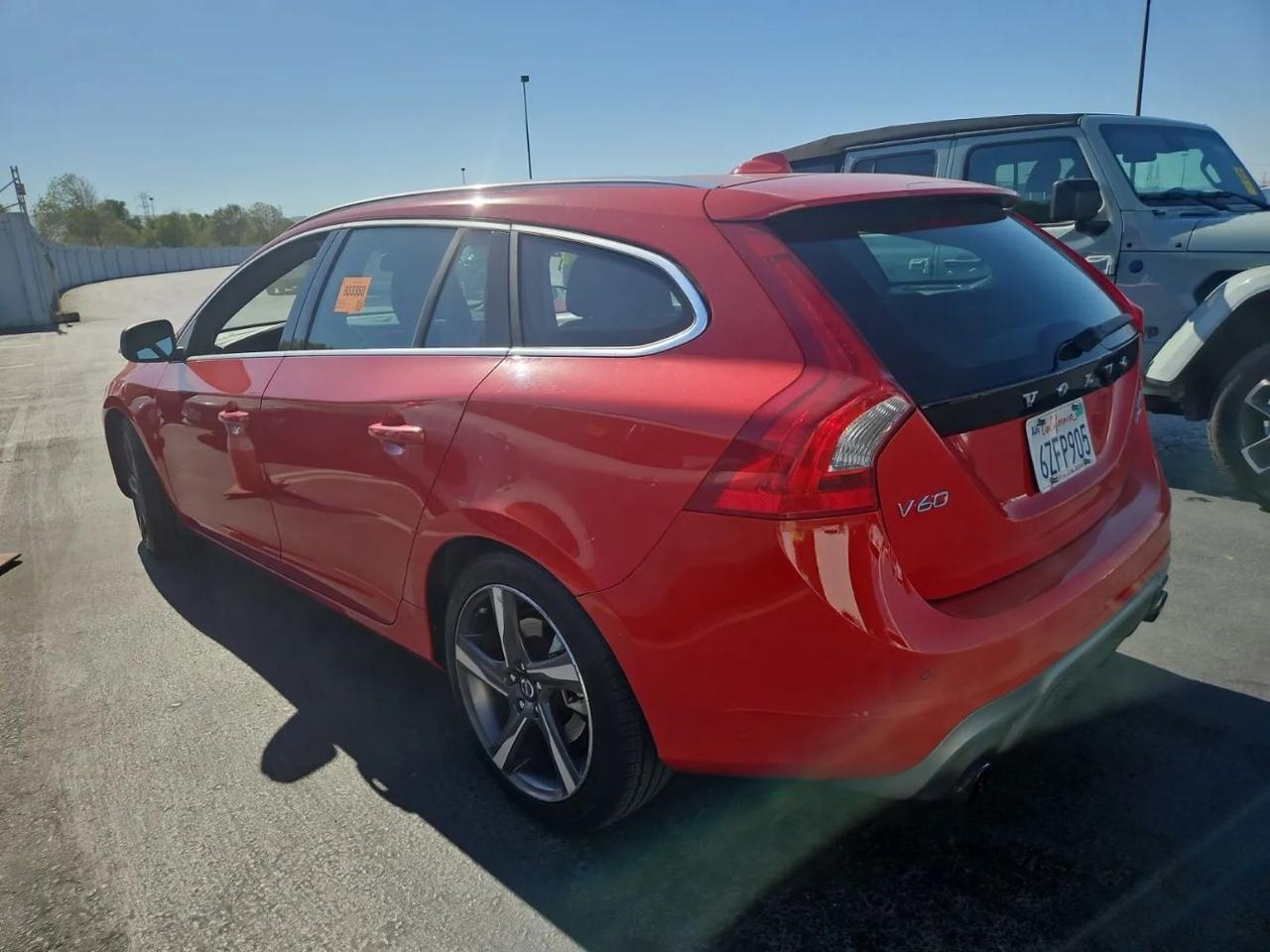 2015 Volvo V60 T6 AWD R-Design | 6cyl - 325hp, Premium Audio, Blind Spot Info, Bluetooth & Heated Nappa Leather Portland OR
