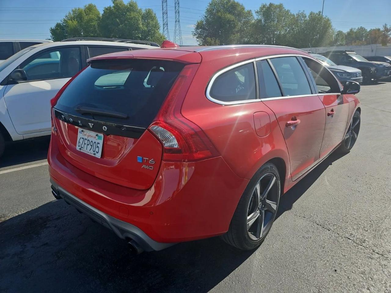 2015 Volvo V60 T6 AWD R-Design | 6cyl - 325hp, Premium Audio, Blind Spot Info, Bluetooth & Heated Nappa Leather Portland OR