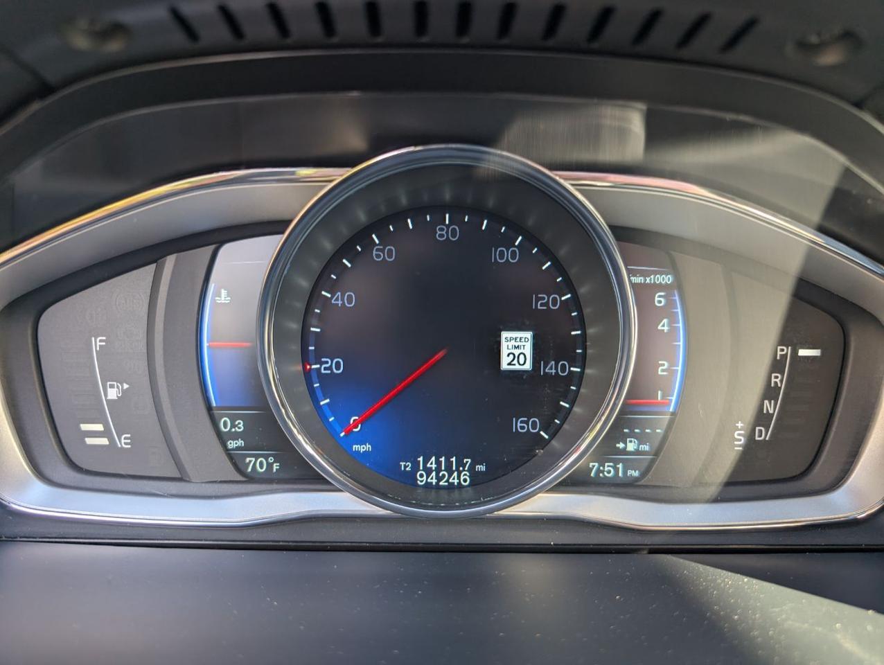 2015 Volvo V60 T6 AWD R-Design Platinum | 325hp, HK Premium Audio, Adaptive Cruise, Active Xenon & Heated Seats Portland OR