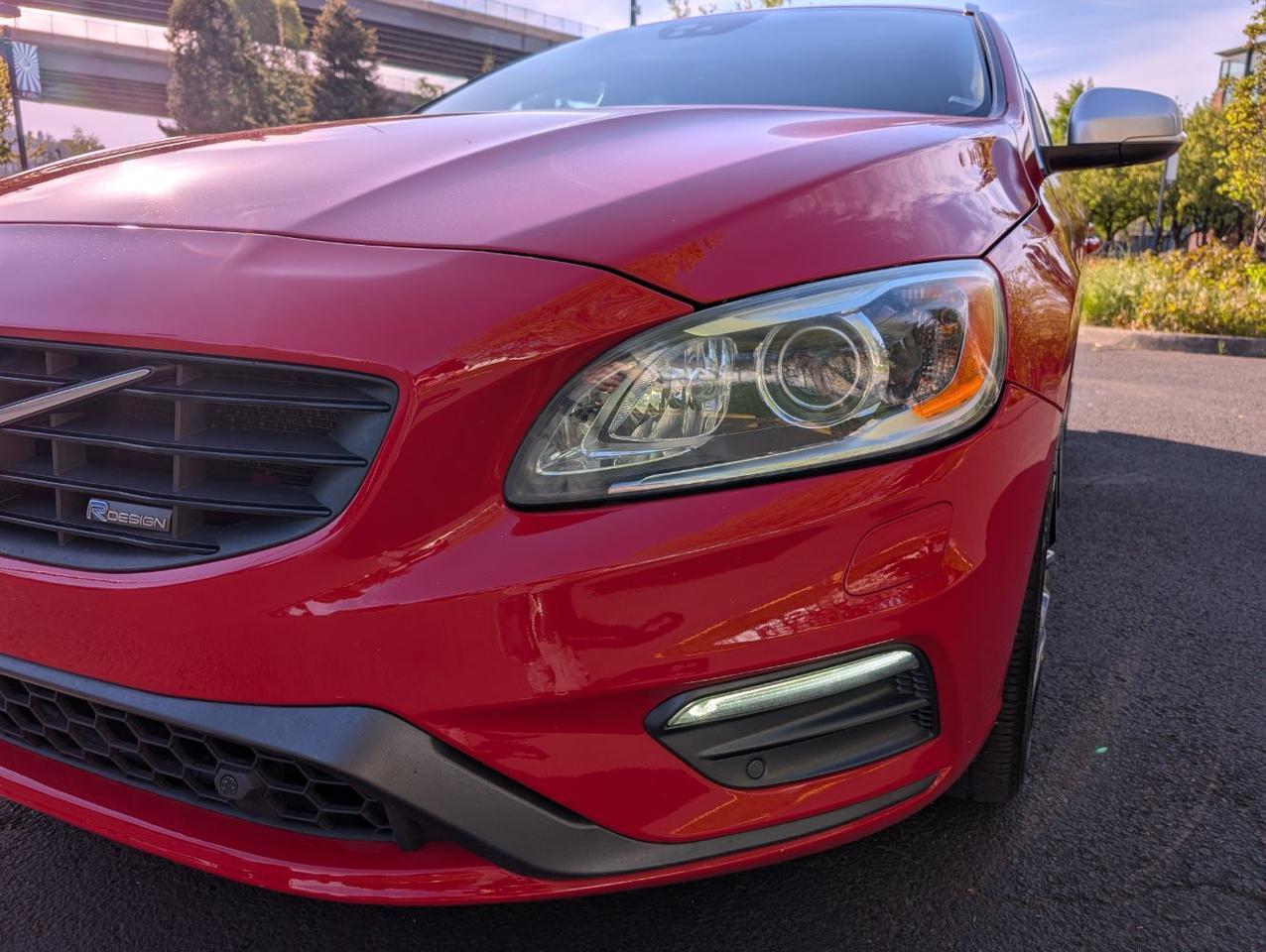 2015 Volvo V60 T6 AWD R-Design Platinum | 325hp, HK Premium Audio, Adaptive Cruise, Active Xenon & Heated Seats Portland OR