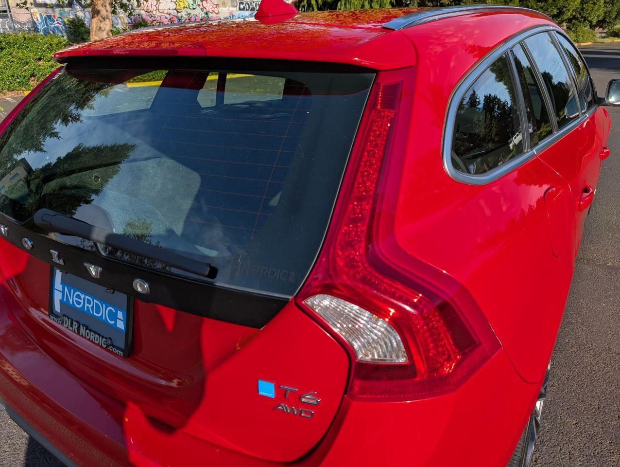 2015 Volvo V60 T6 AWD R-Design Platinum | 325hp, HK Premium Audio, Adaptive Cruise, Active Xenon & Heated Seats Portland OR