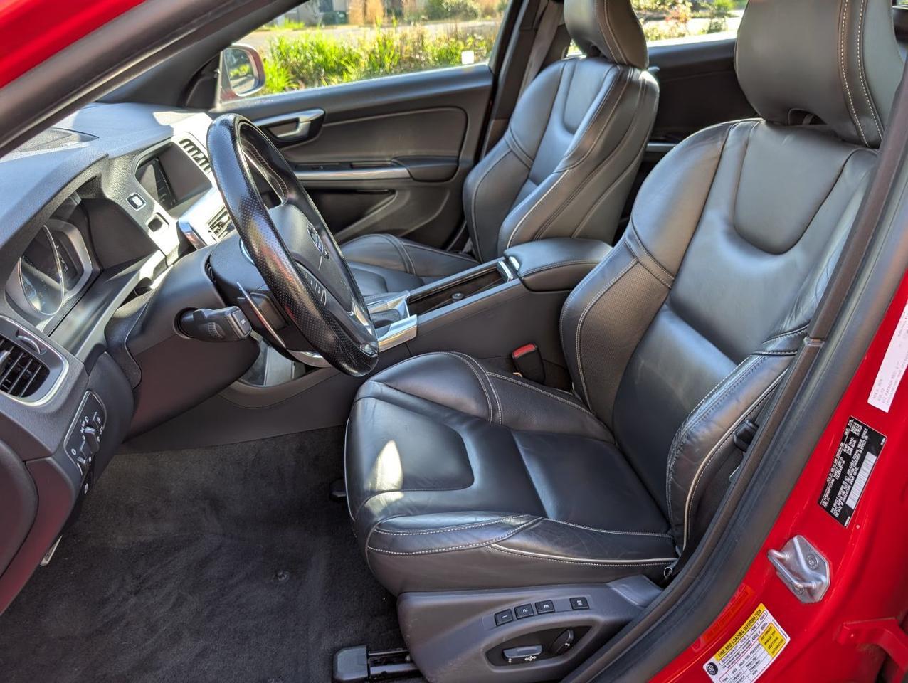 2015 Volvo V60 T6 AWD R-Design Platinum | 325hp, HK Premium Audio, Adaptive Cruise, Active Xenon & Heated Seats Portland OR