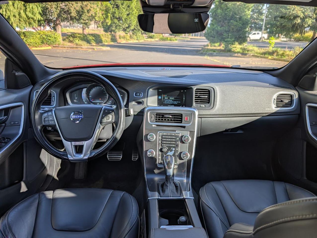 2015 Volvo V60 T6 AWD R-Design Platinum | 325hp, HK Premium Audio, Adaptive Cruise, Active Xenon & Heated Seats Portland OR