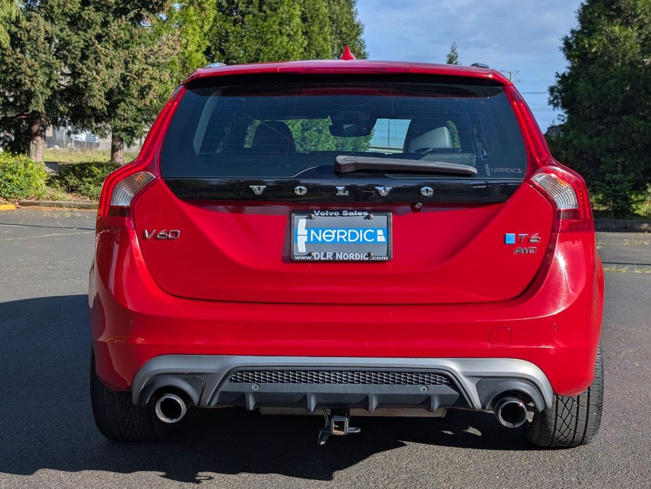 2015 Volvo V60 T6 AWD R-Design Platinum | 325hp, HK Premium Audio, Adaptive Cruise, Active Xenon & Heated Seats Portland OR